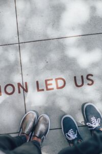 Passion led us here. Foto por Ian Schneider en Unsplash