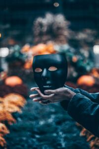 Máscara. Foto por John Noonan en Unsplash