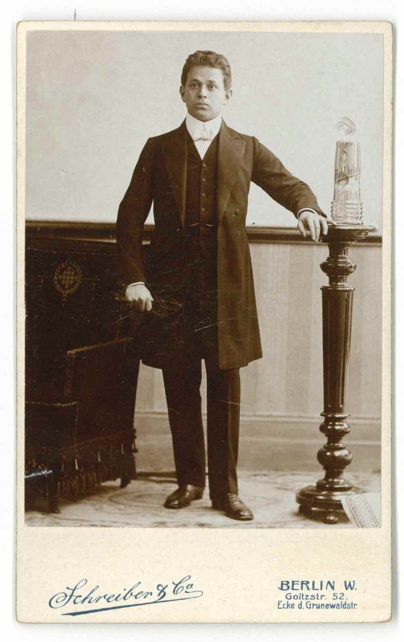Der Mensch Kurt Tucholsky Kurt Tucholsky: Portal de Literatura Contemporánea